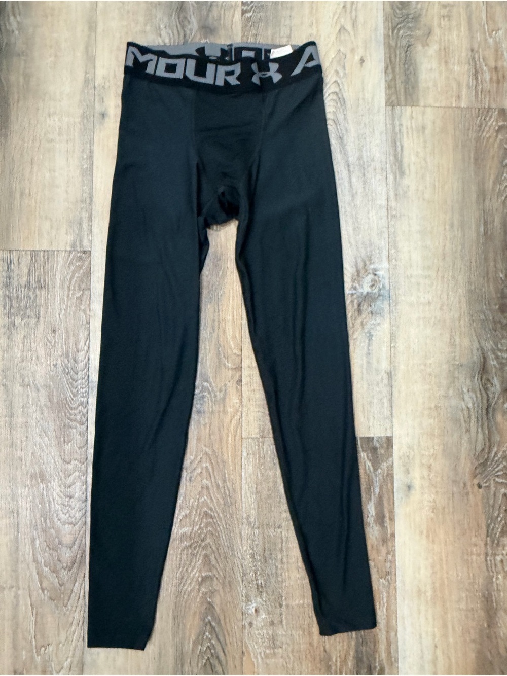 Under Armour Black Athletic Compression Leggings, Boys Size Medium, Black